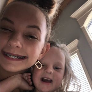 Meet your Posher, Avari